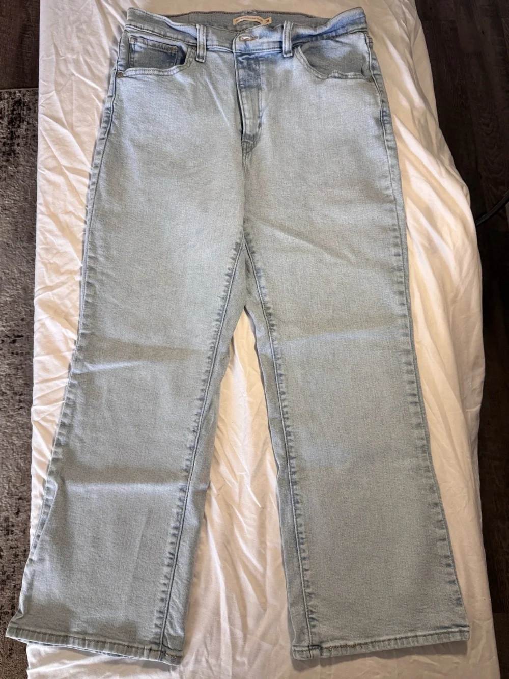 Levi’s High Waisted Crop Flare- Women’s Size 31